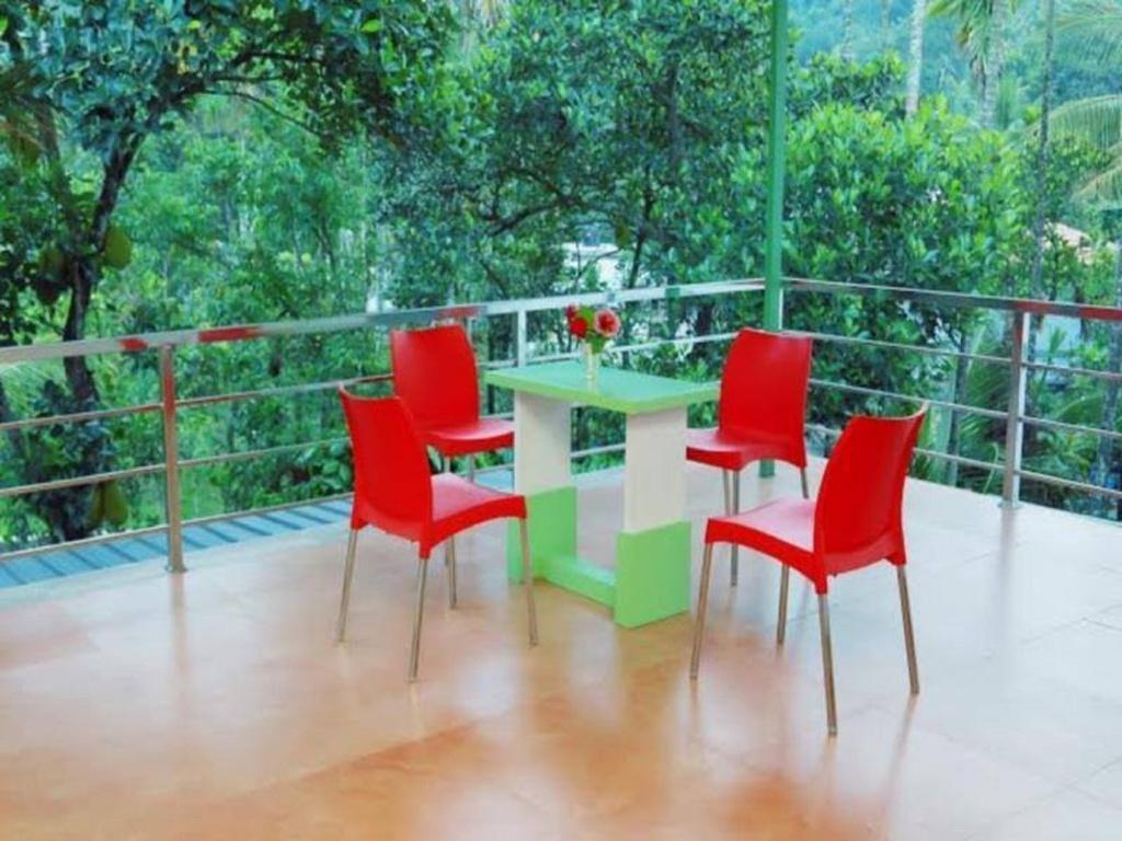 Thekkady Spice Valley Holiday Hotel Текади Екстериор снимка